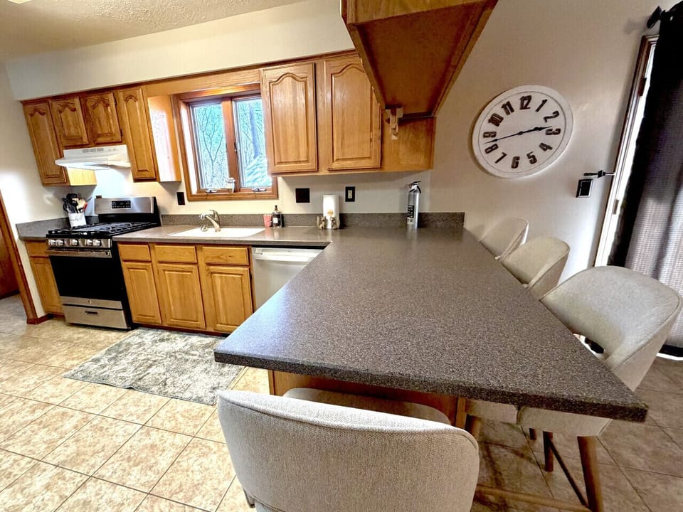 Counter Stools For Casual Seating in Kitchen
