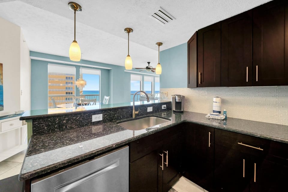 Condo, Multiple Beds (Seychelles 701) | Private kitchen