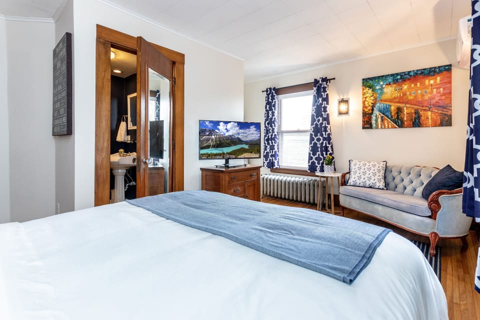 Blue Lights Room | 4 bedrooms, Egyptian cotton sheets, premium bedding, iron/ironing board