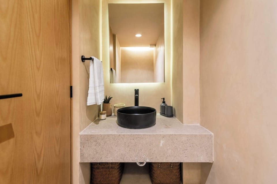 Full bathroom with vanity 