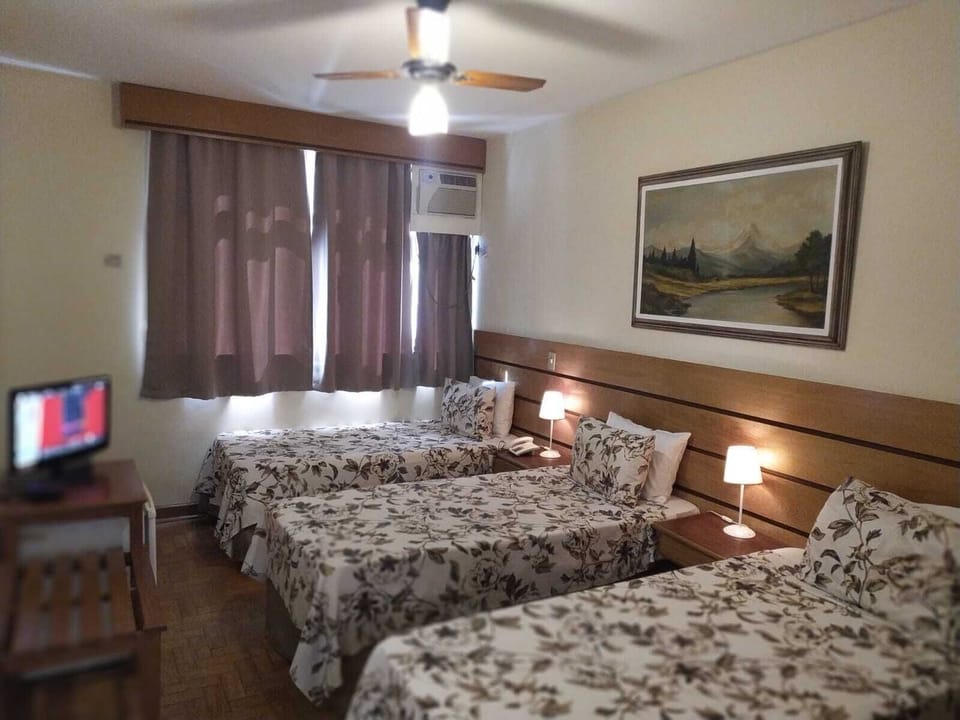 Triple Room | Minibar, free WiFi, bed sheets