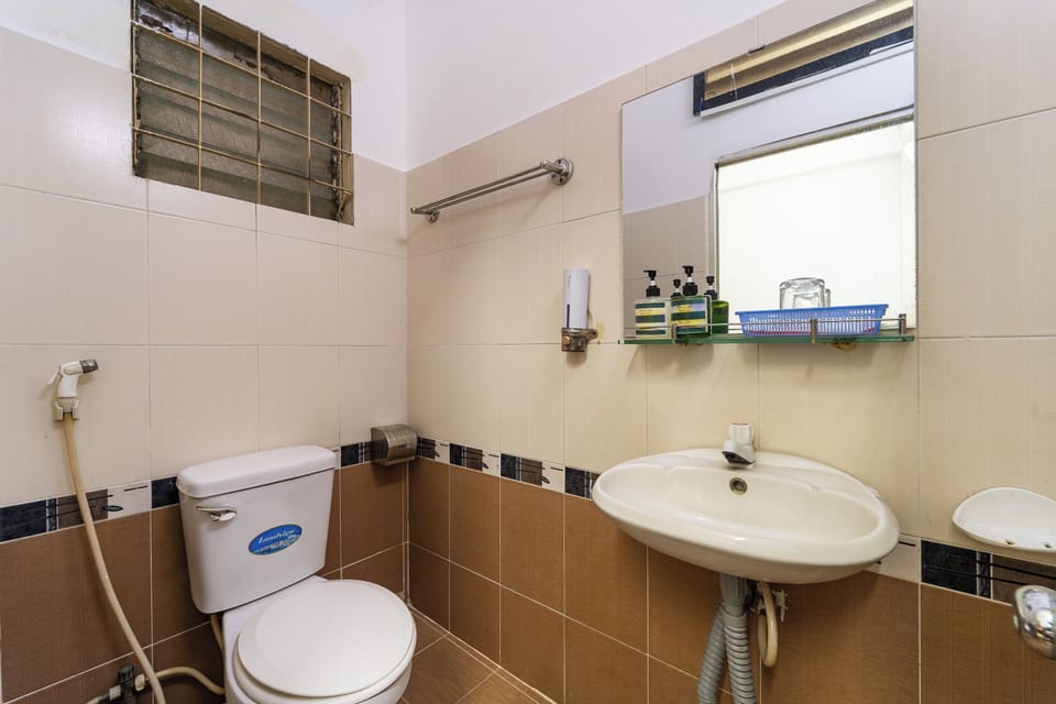 Superior Double Room | Bathroom | Shower, towels, soap, shampoo