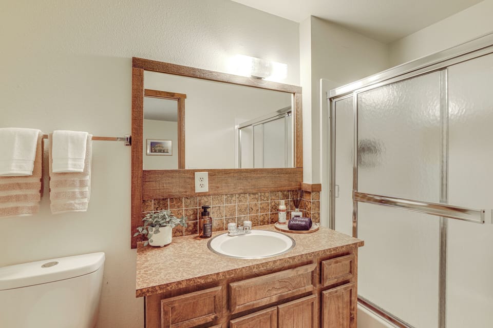 En-Suite Bathroom | 1st Floor