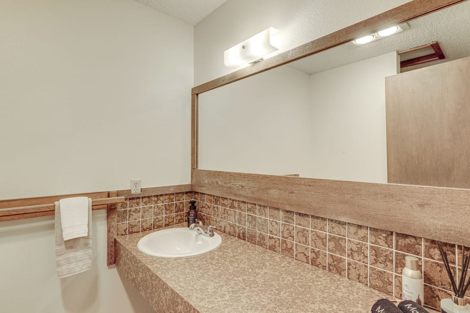 En-Suite Bathroom | 2nd Floor