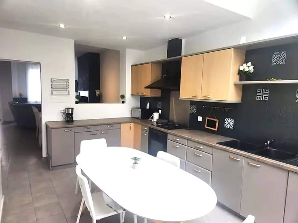 House, 3 Bedrooms, Smoking, Terrace | Interior