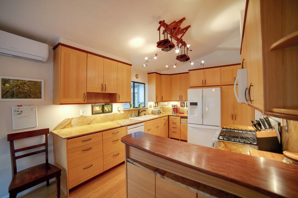 Kitchen | Dishwasher | Microwave | Main Level