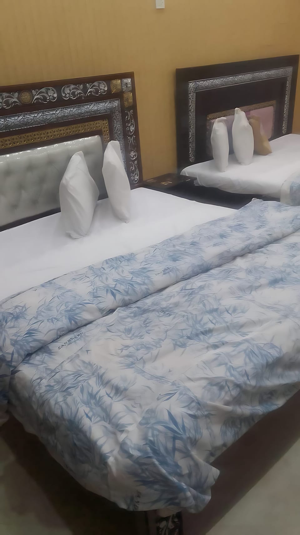 Family Room | Desk, laptop workspace, free WiFi, bed sheets