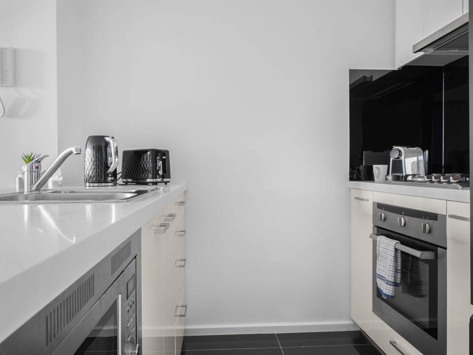 Apartment | Private kitchen | Cookware/dishes/utensils, cleaning supplies