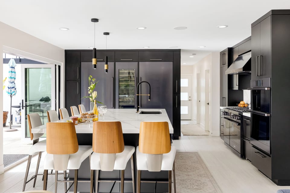 Fully equipped kitchen.