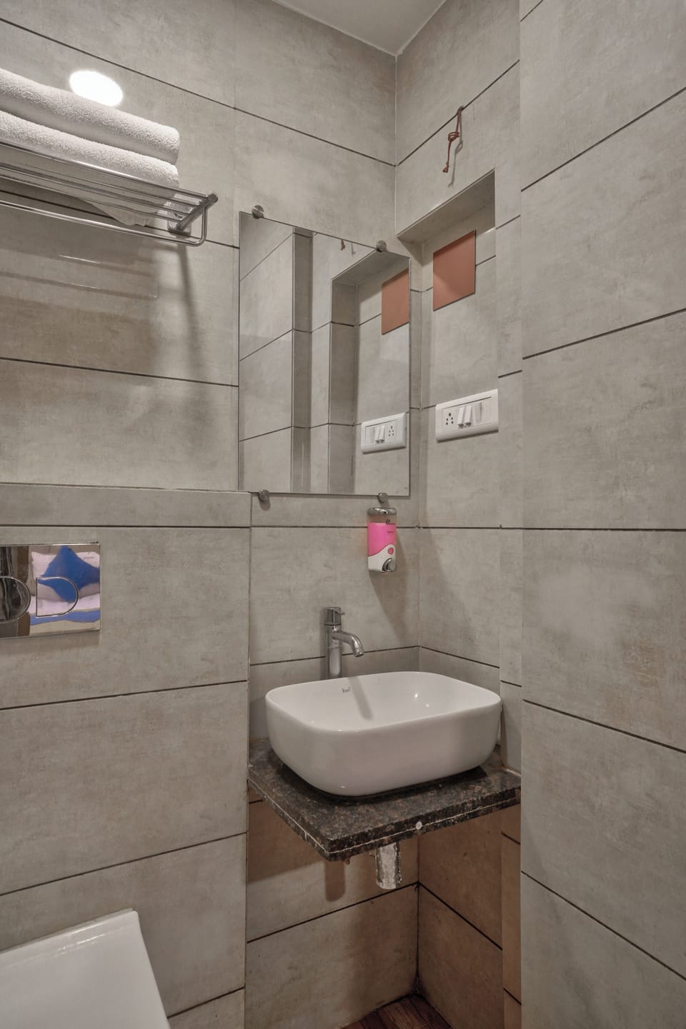 Standard Double Room, City View | Bathroom | Free toiletries, towels, soap, shampoo