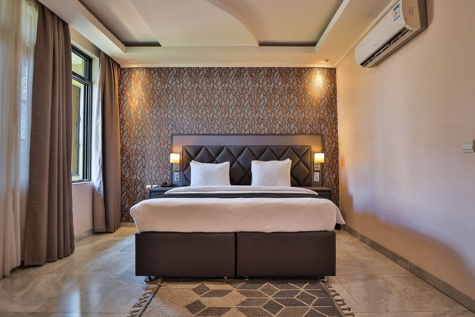 Business Twin Room | Premium bedding, minibar, in-room safe, desk