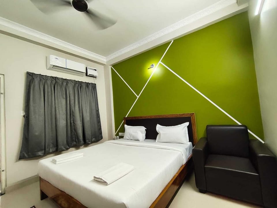 Deluxe Double Room, Balcony, City View | WiFi (free)