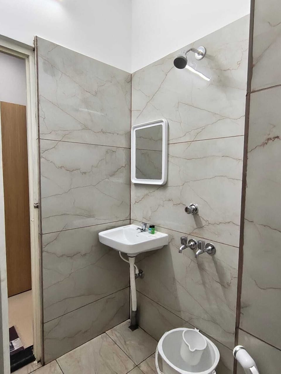 Deluxe Double Room, Balcony, City View | Bathroom