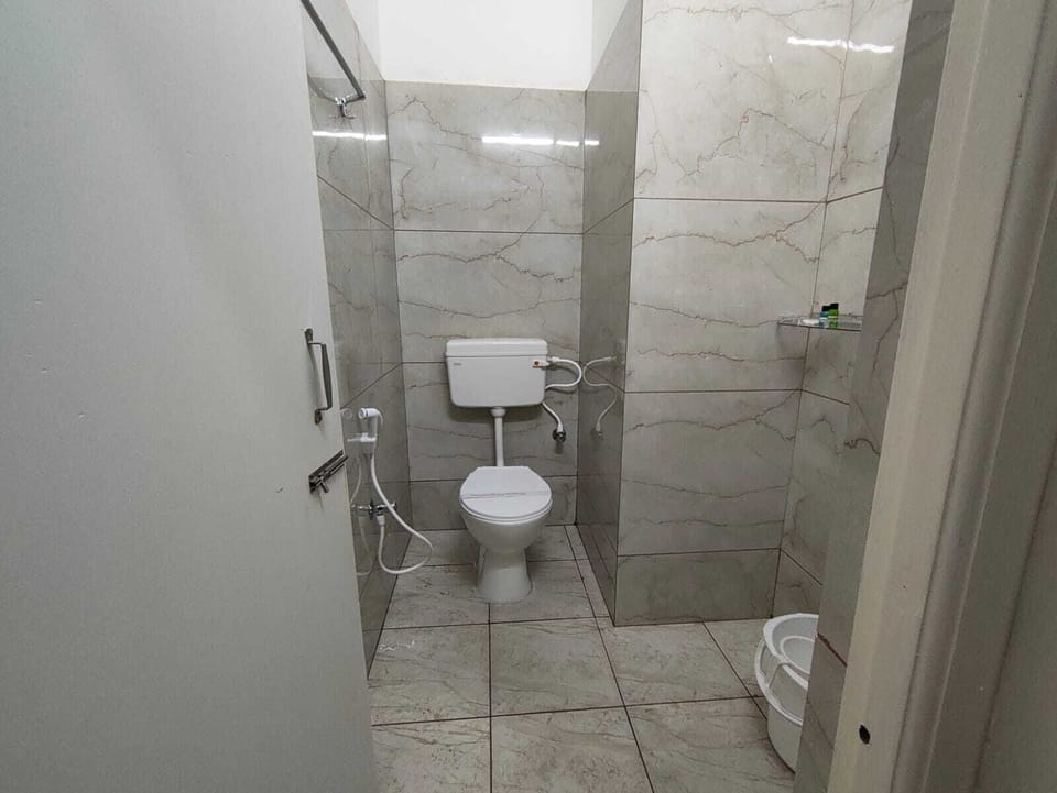 Deluxe Quadruple Room, Balcony, City View | Bathroom
