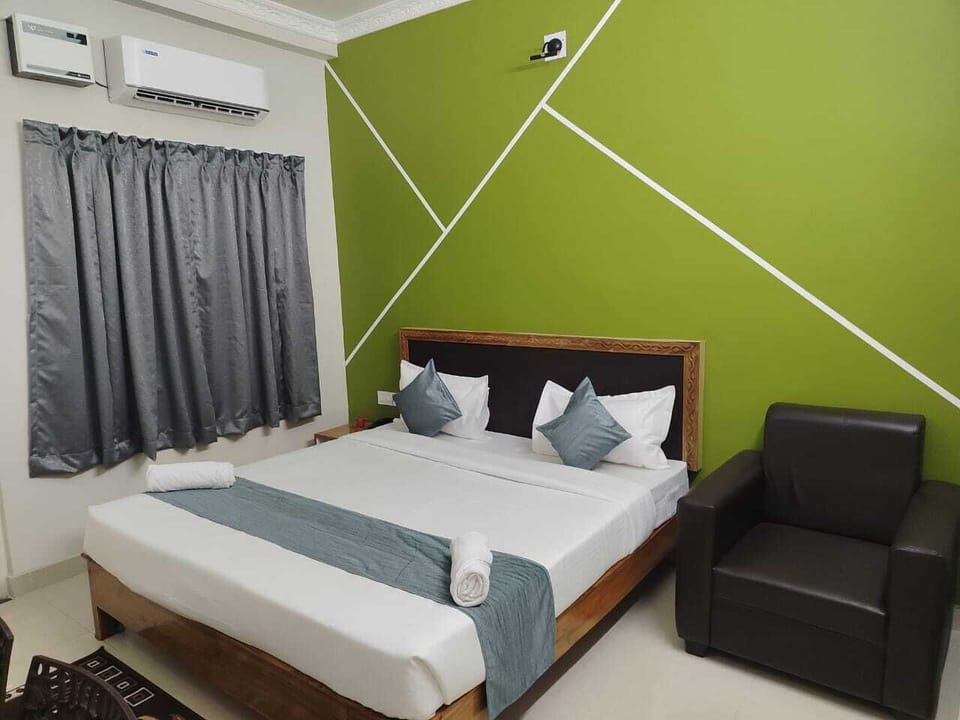 Deluxe Double Room, Balcony, City View | WiFi (free)