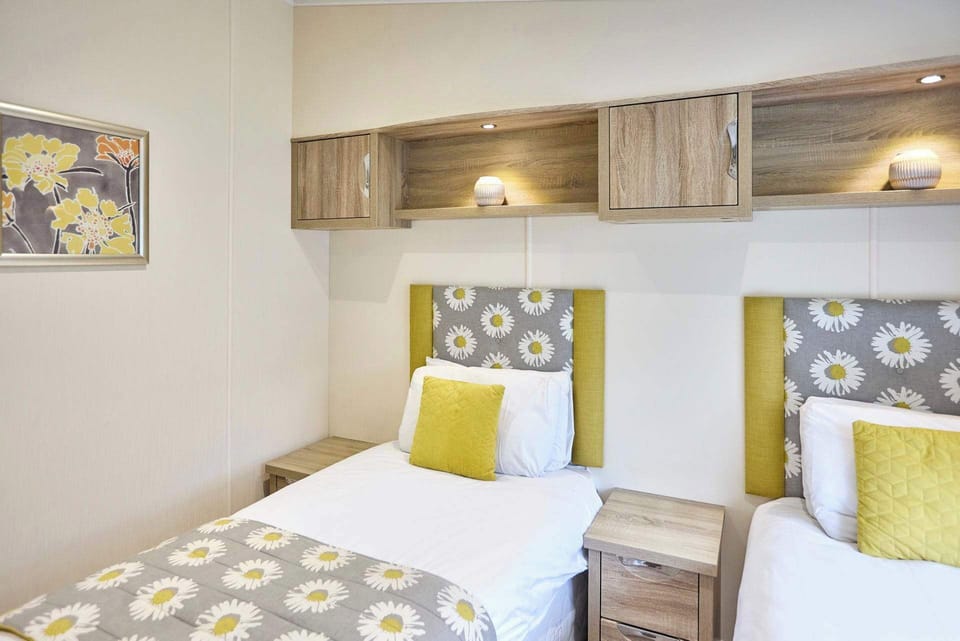 The Water Hole, Allerthorpe Golf & Country Park, York - Host & Stay