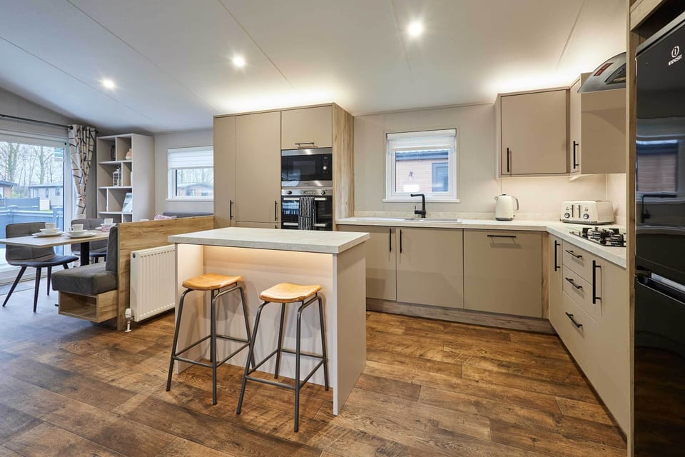 Black Moorhen Lodge, Allerthorpe Golf & Country Park, York - Host & Stay