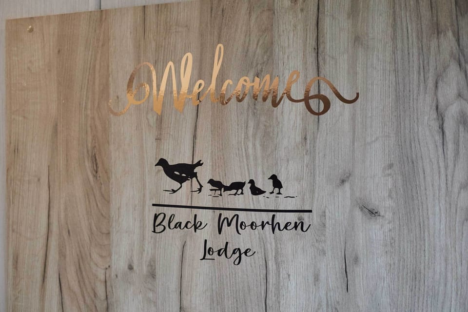 Black Moorhen Lodge, Allerthorpe Golf & Country Park, York - Host & Stay