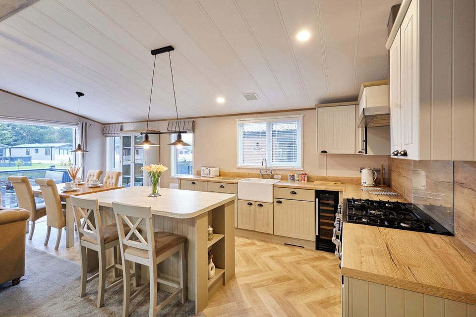 Huckleberry Lodge, Allerthorpe Golf & Country Park, York - Host & Stay