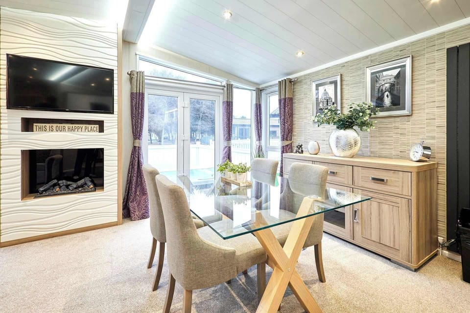 Enzo's Lodge, Allerthorpe Golf & Country Park, York - Host & Stay