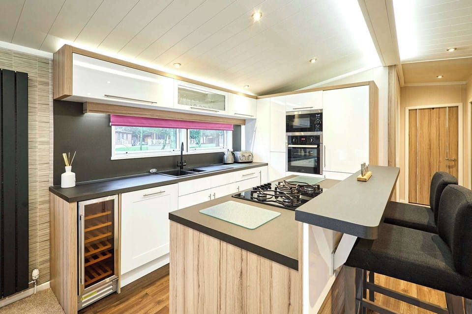 Enzo's Lodge, Allerthorpe Golf & Country Park, York - Host & Stay
