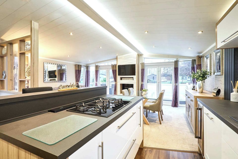 Enzo's Lodge, Allerthorpe Golf & Country Park, York - Host & Stay
