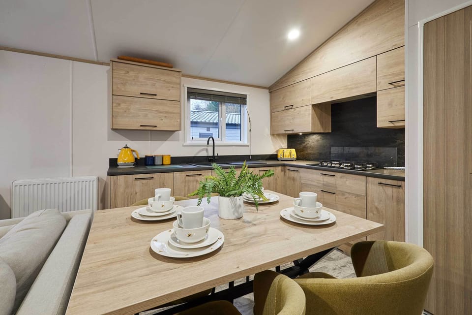 Honey Bee Lodge, Allerthorpe Golf & Country Park, York - Host & Stay