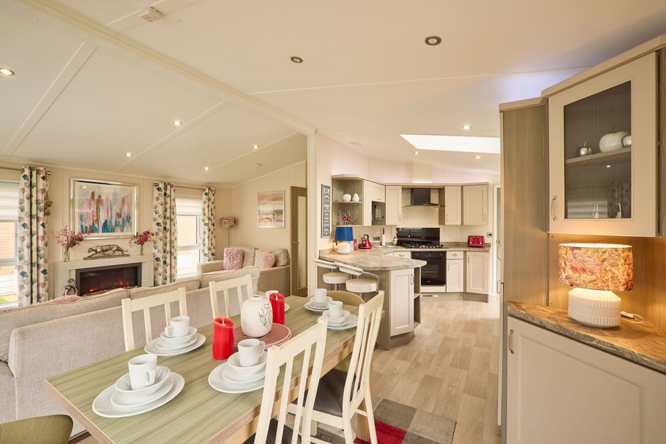 Crucible Lodge, Allerthorpe Golf & Country Park, York - Host & Stay