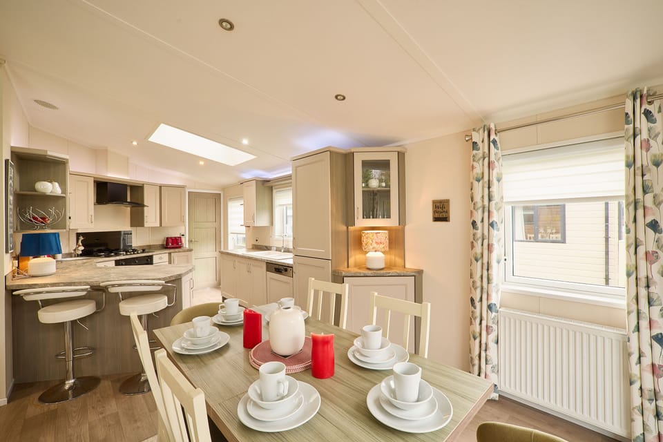 Crucible Lodge, Allerthorpe Golf & Country Park, York - Host & Stay