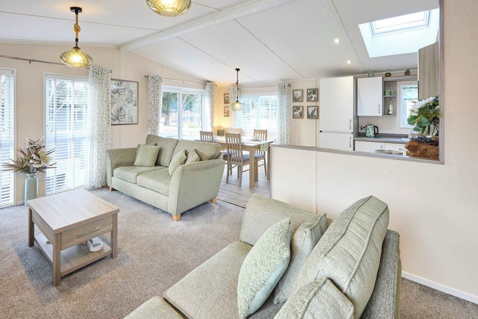 Yorkshire Burrow Lodge, Allerthorpe Golf & Country Park, York - Host & Stay