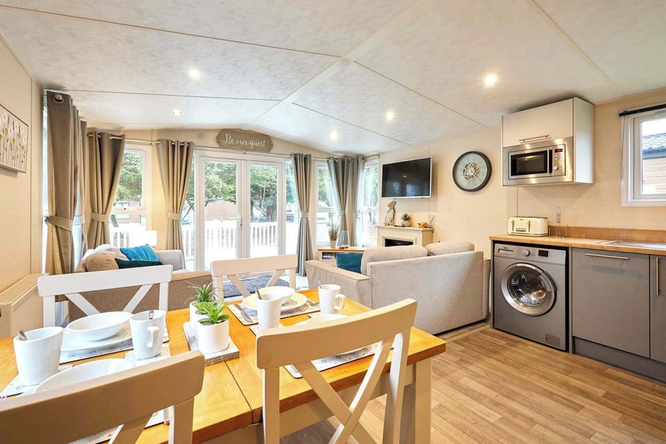 Springwood Lodge, Allerthorpe Golf & Country Park, York - Host & Stay