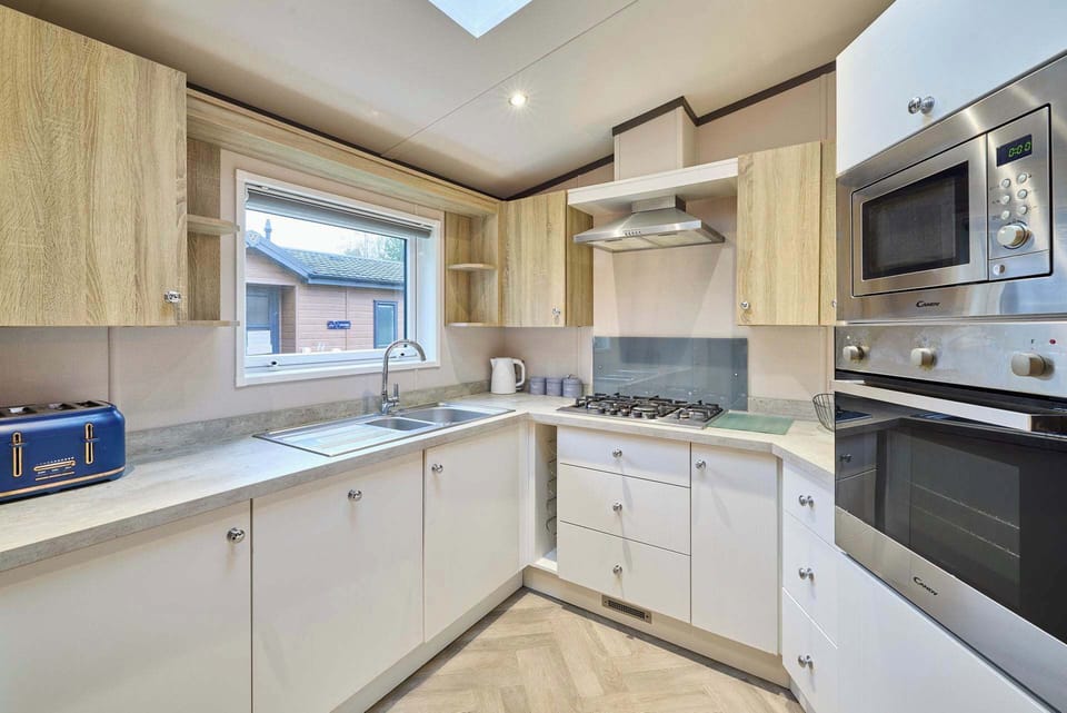Oakwood Lodge, Allerthorpe Golf & Country Park, York - Host & Stay
