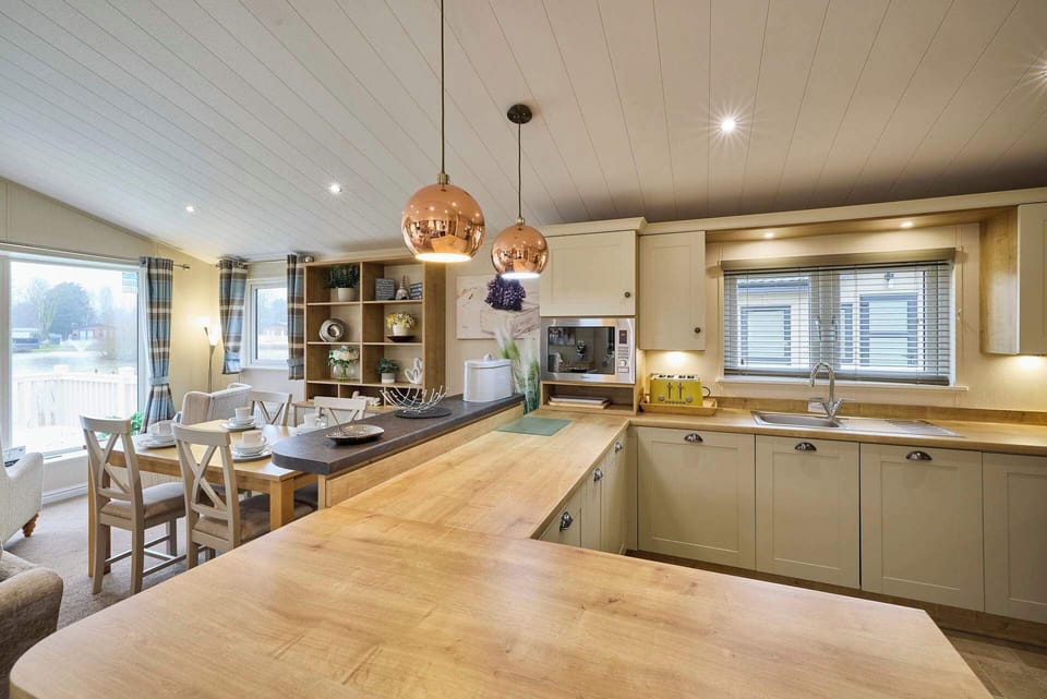 Heathery Lodge, Allerthorpe Golf & Country Park, York - Host & Stay