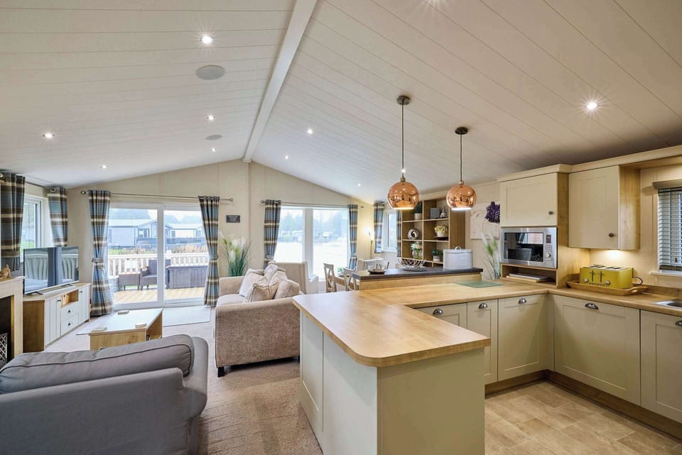 Heathery Lodge, Allerthorpe Golf & Country Park, York - Host & Stay
