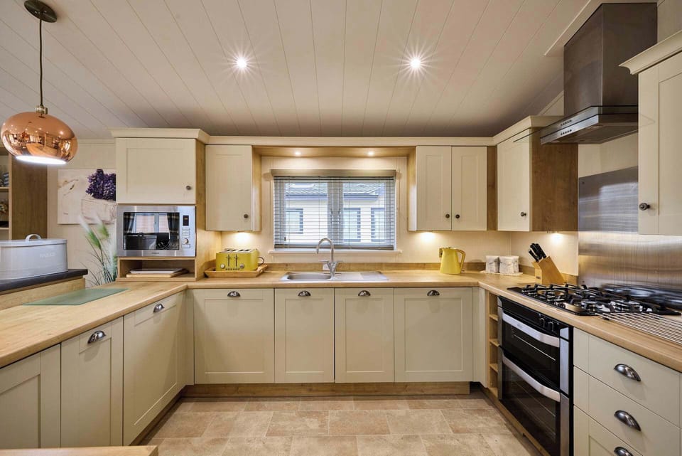Heathery Lodge, Allerthorpe Golf & Country Park, York - Host & Stay