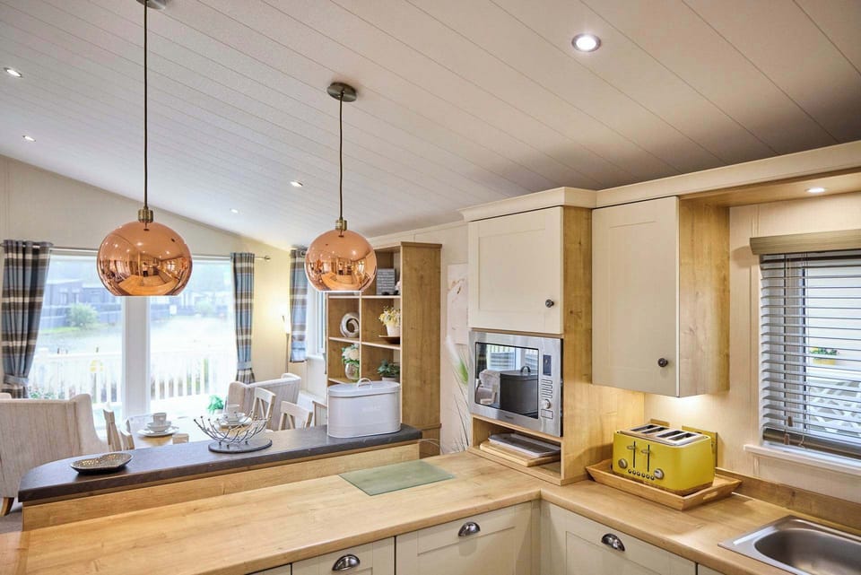 Heathery Lodge, Allerthorpe Golf & Country Park, York - Host & Stay