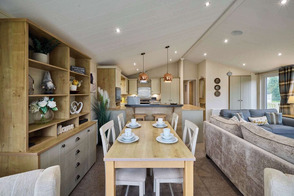 Heathery Lodge, Allerthorpe Golf & Country Park, York - Host & Stay