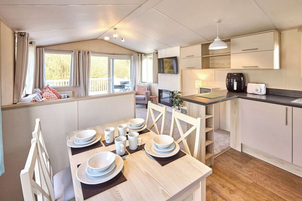 Cedar Lodge, Allerthorpe Golf & Country Park, York - Host & Stay