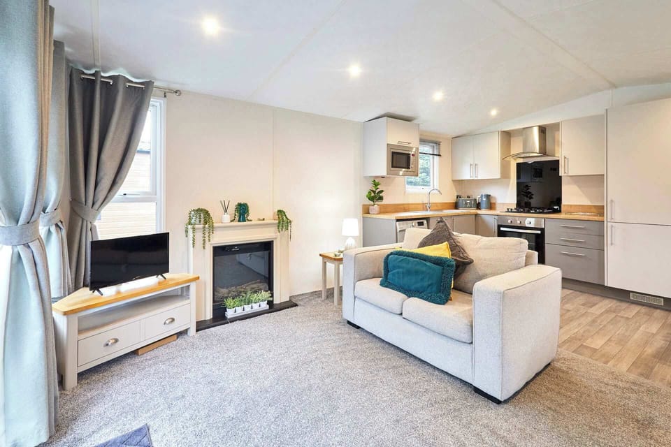 Dakota Lodge, Allerthorpe Golf & Country Park, York - Host & Stay