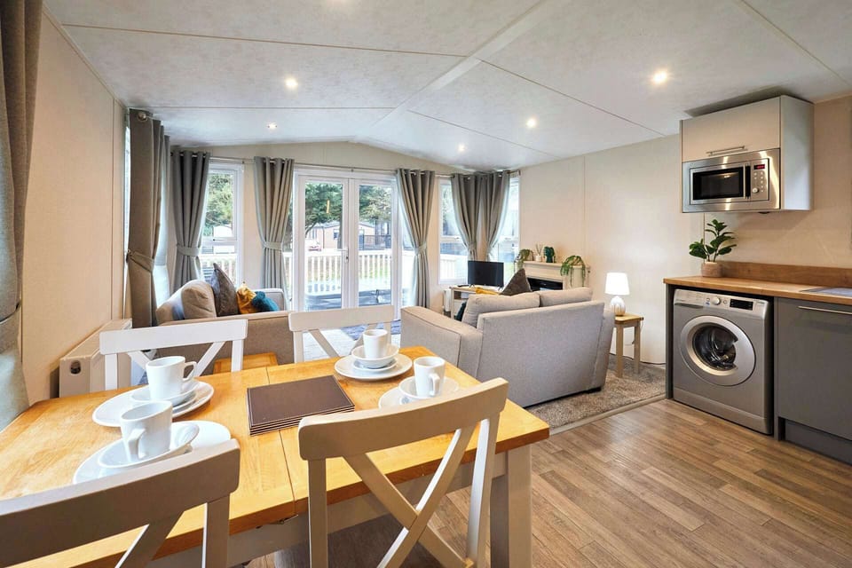 Dakota Lodge, Allerthorpe Golf & Country Park, York - Host & Stay