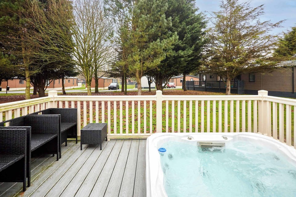 Dakota Lodge, Allerthorpe Golf & Country Park, York - Host & Stay