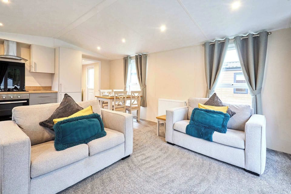 Dakota Lodge, Allerthorpe Golf & Country Park, York - Host & Stay