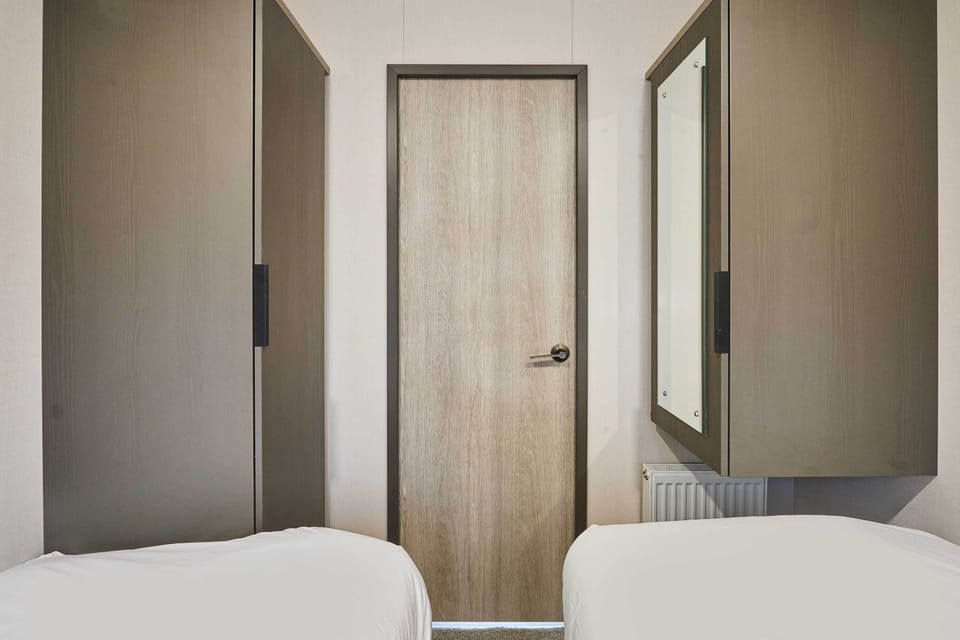 Elegant Lodge, Allerthorpe Golf & Country Park, York - Host & Stay