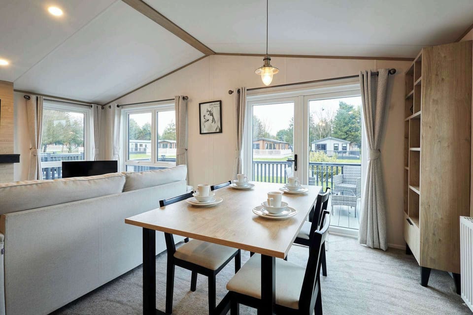 Loki's Retreat, Allerthorpe Golf & Country Park, York - Host & Stay