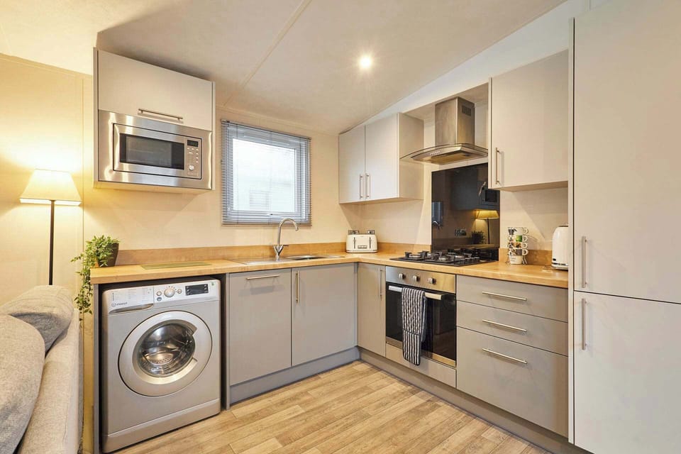 Woodpark Lodge, Allerthorpe Golf & Country Park, York - Host & Stay