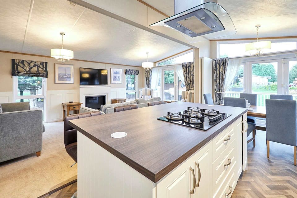 Bramble Lodge, Allerthorpe Golf & Country Park, York - Host & Stay