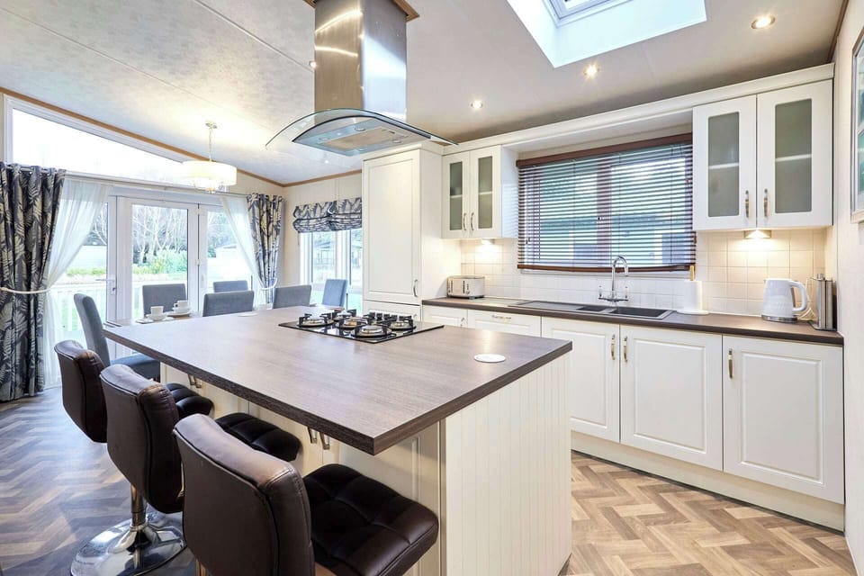 Bramble Lodge, Allerthorpe Golf & Country Park, York - Host & Stay
