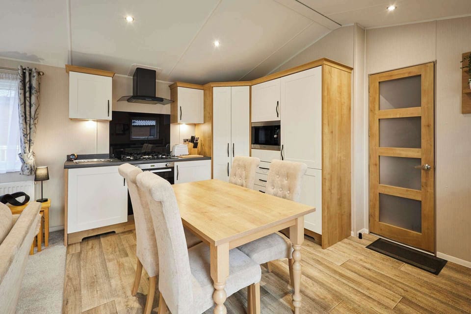 Country Cabin, Allerthorpe Golf & Country Park, York - Host & Stay