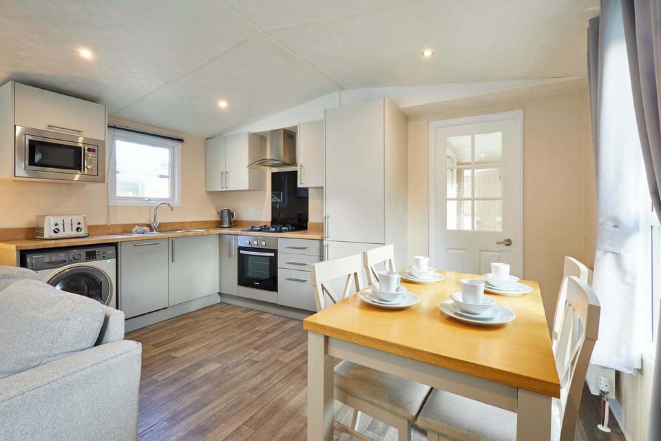 Fairview Lodge, Allerthorpe Golf & Country Park, York - Host & Stay