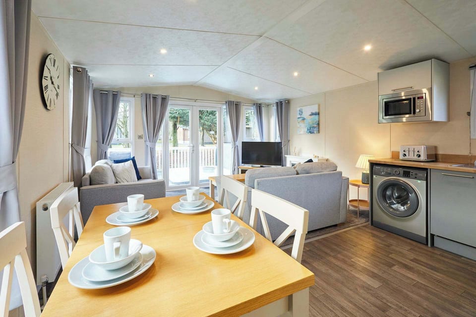 Fairview Lodge, Allerthorpe Golf & Country Park, York - Host & Stay